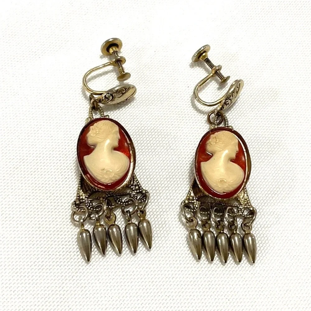 Vintage Gold Tone Acrylic Cameo Screw Back Earrings - Picture 6 of 7